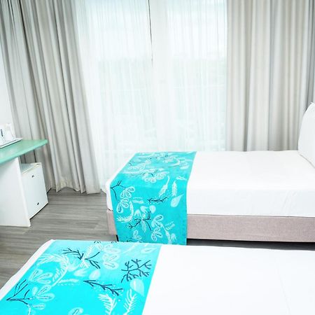 Blue Beach Galle Bagian luar foto