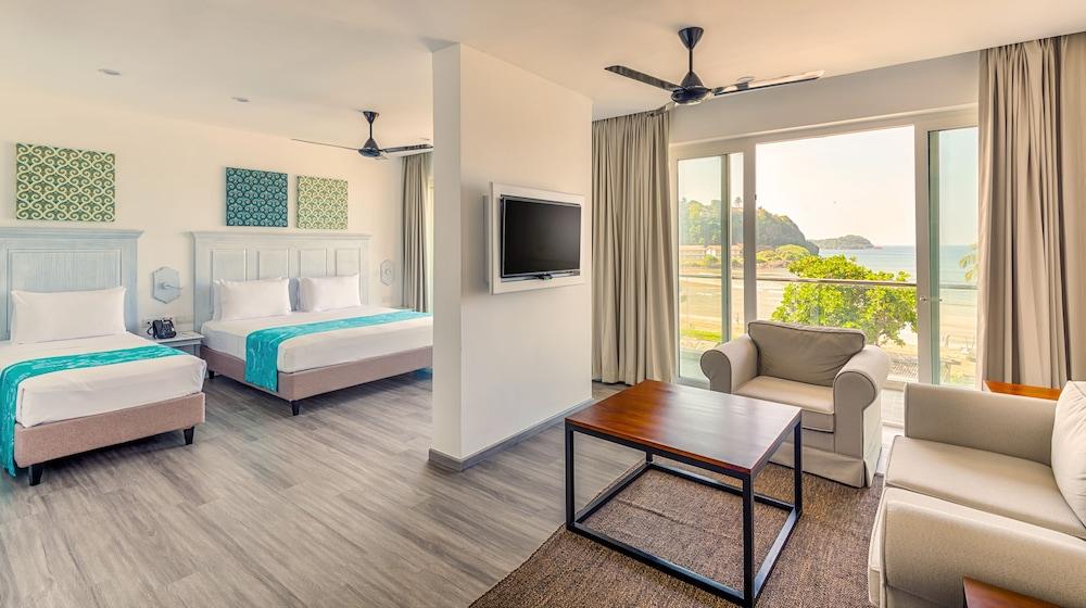Blue Beach Galle Bagian luar foto
